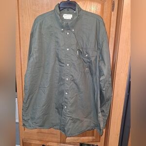 A Beretta long sleeve shooting shirt in a men's XXL. It's in EUC.